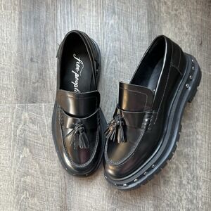 Excellent! Women's FREE PEOPLE "Teagan" Tassel Leather LOAFERS sz 6